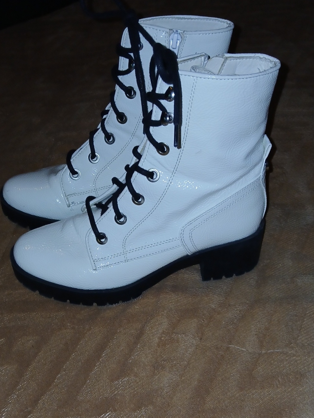 Steve Madden Georgie White Lace-Up Ankle Boots w/ Black Lug Sole Side Zip Sz:8.5